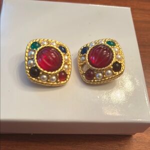 Vintage vibrant clip on earrings gold tone multicolored stones faux pearls